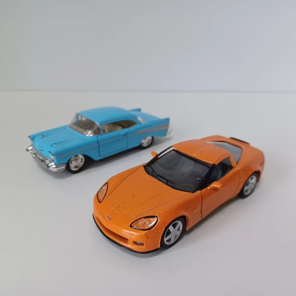 LOT of 2 Kinsmart Vehicles Cars 1:36 Corvette 1:40 BelAir Chevy